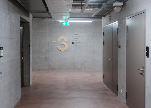 Gebäudebeschriftung mit Betonbuchstaben