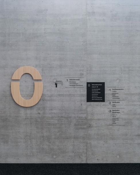 Stockwerkübersicht im Foyer